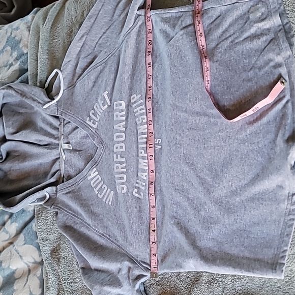 STUNNING VICTORIA'S SECRET GREY AND GREEN SURFBOARD V NECK HOODIE - Picture 6 of 13